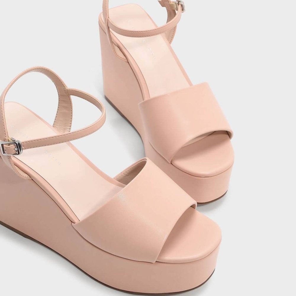❗NEW❗️Super CUTE Pale Pink Ankle Strap Platform Sandals